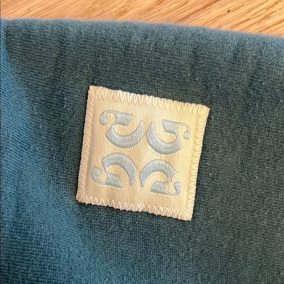 Glossier Green Pullover Sweater with Hood - Picture 5 of 5